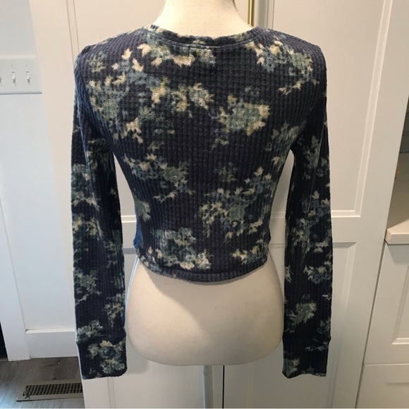 Urban outfitters Out From Under Blue Floral Long Sleeve Waffle Knit Crop… - Picture 3 of 10